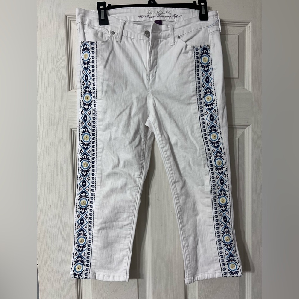 Gloria Vanderbilt Jordyn Embroidered White Crop Pants size 6 petite